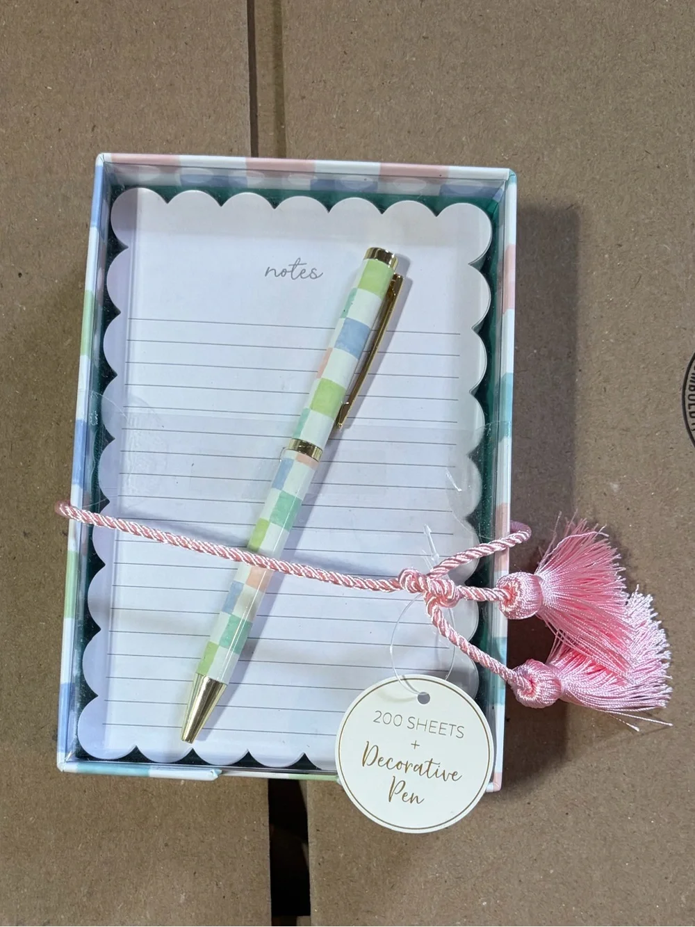 Scalloped Note Pad & Decorative Pen Gift Set - Pastel Green/Pink